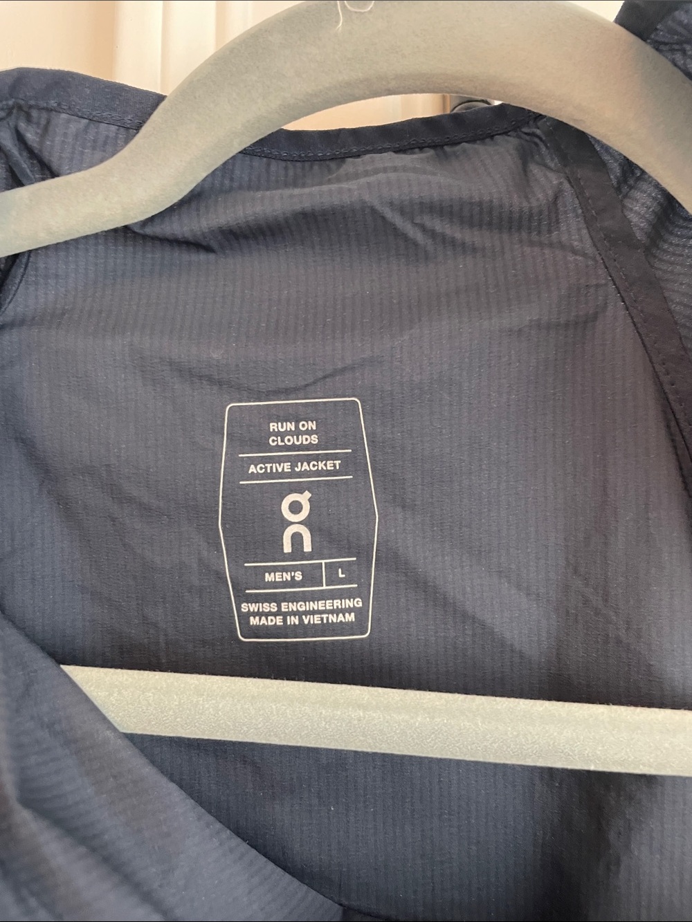 On Running Navy Windbreaker Pullover Jacket - Picture 2 of 3